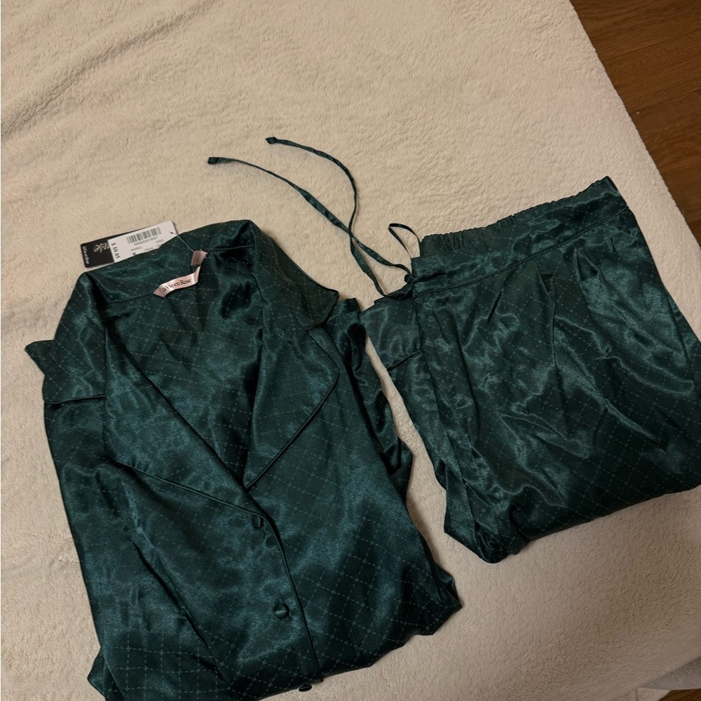 La Vie En Rose Dark Green Pajama Set